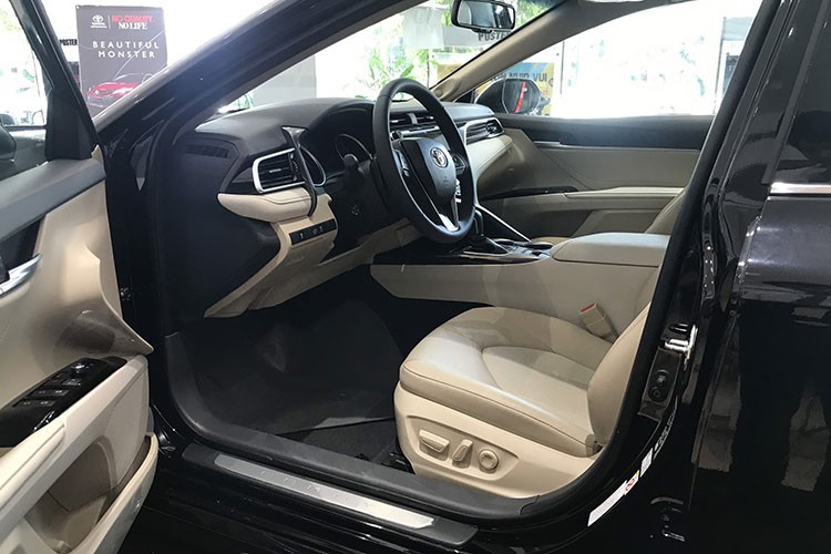 Toyota Camry tai Viet Nam giam 40 trieu dong 