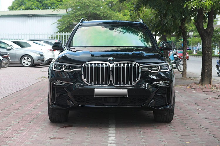 BMW X7 2020 moi chay 1 nam, 