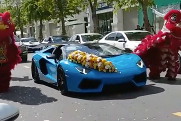 Lamborghini cua dai gia Hai Phong keo dan Kia Cerato di hoi vo-Hinh-2