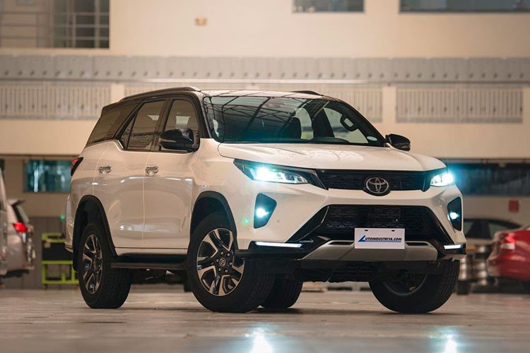 Toyota Fortuner 2022 sap ban tai Viet Nam, ban cu 