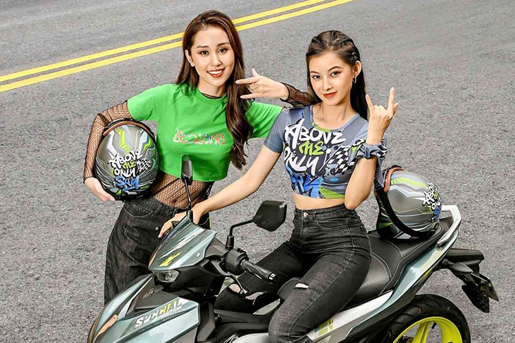 Yamaha Exciter 155VVA moi song cuc chat voi mau cua duong pho