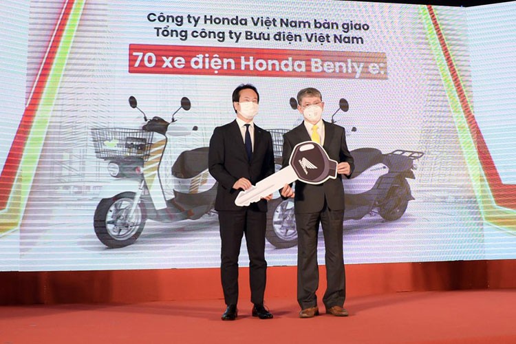 Su dung xe may dien Honda Benly e: giao hang tai Viet Nam