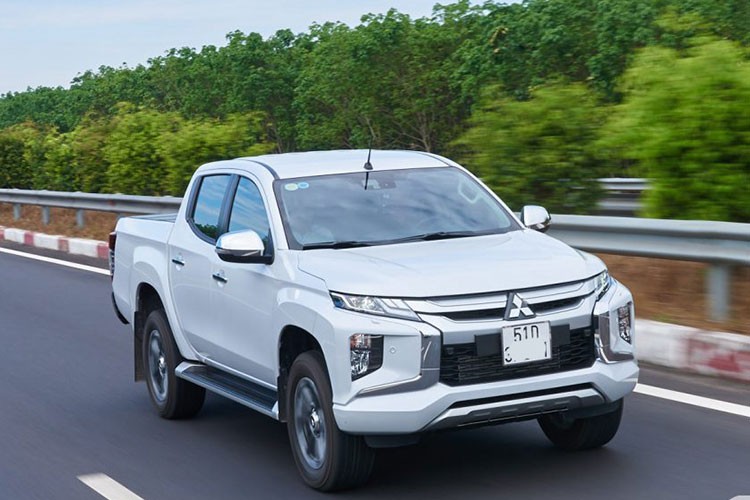 Cuong Do la lai Mitsubishi Triton 760 trieu cho hoa ve 