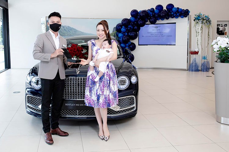 Chi Bao tang vo tre xe Bentley Flying Spur V8 hon 18 ty dong-Hinh-11