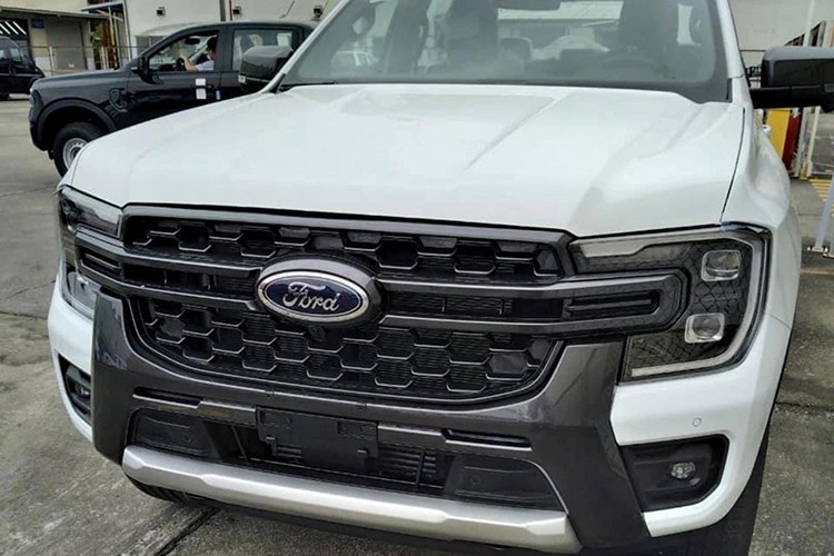 Can canh Ford Ranger 2023 