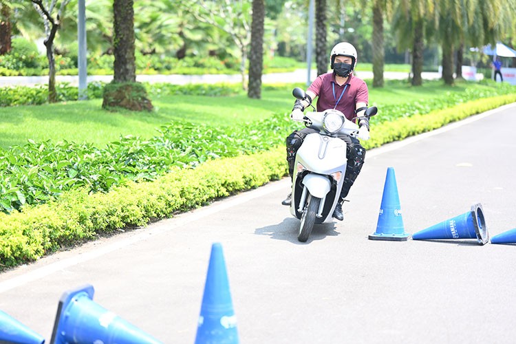 Yamaha Janus 2022 tu 28 trieu tai Viet Nam, Honda Vision 