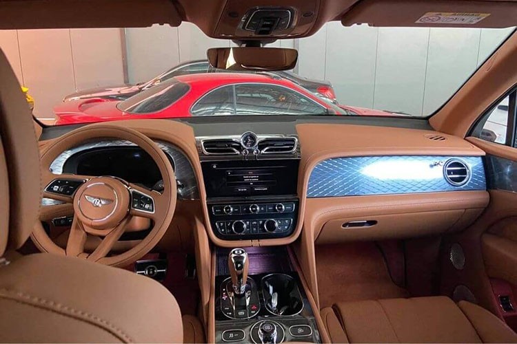 Bentley Bentayga V8 First Edition hon 21 ty dong 
