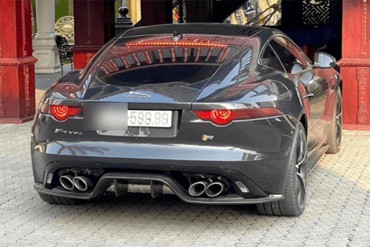 Jaguar F-Type R bien 