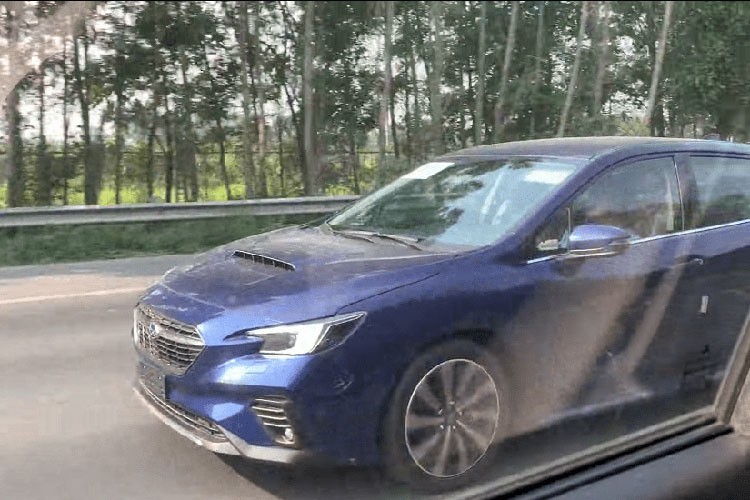 Subaru WRX 2022 lo anh chay thu khong nguy trang tai Ha Noi