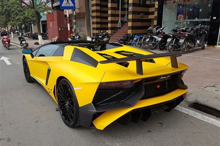 Lamborghini Aventador SV Roadster gan 40 ty ruoc dau tai Dong Nai-Hinh-2