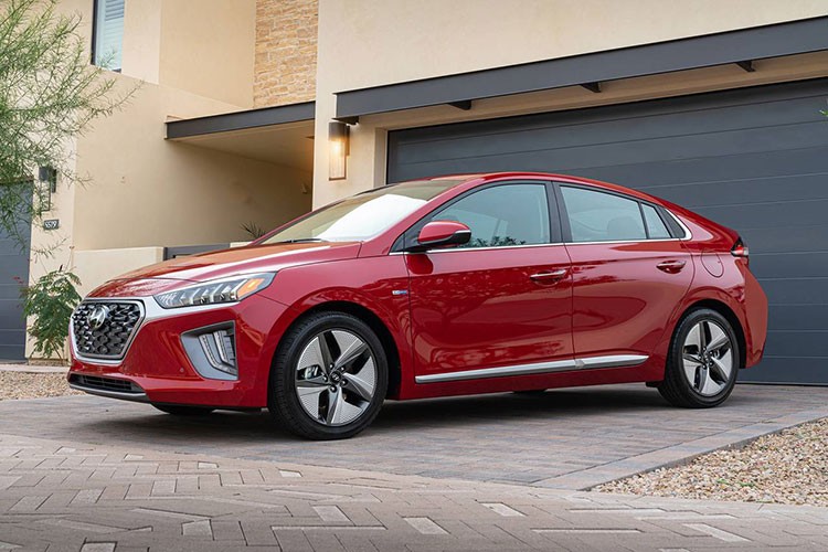 Hyundai Ioniq tiet kiem xang bat ngo bi 