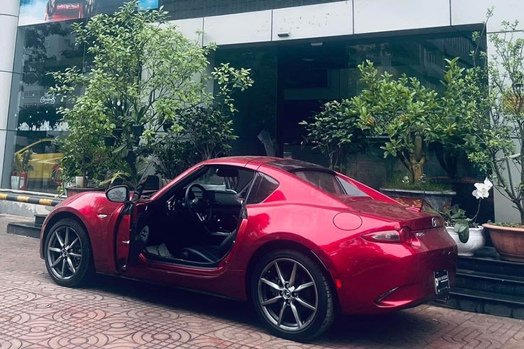 Can canh Mazda MX-5 RF 2022 doc nhat Viet Nam 