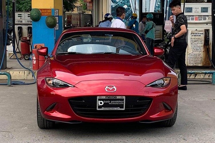 Can canh Mazda MX-5 RF 2022 doc nhat Viet Nam 