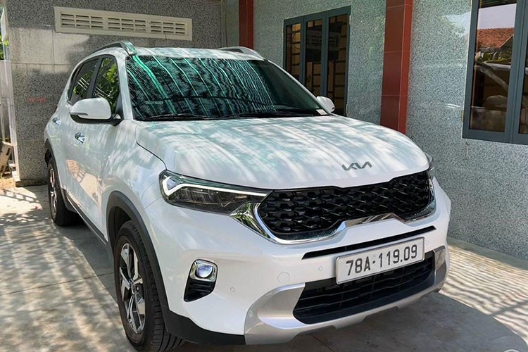 Co nen mua KIA Sonet 1.5 Premium chay 5.000 km gia 685 trieu?