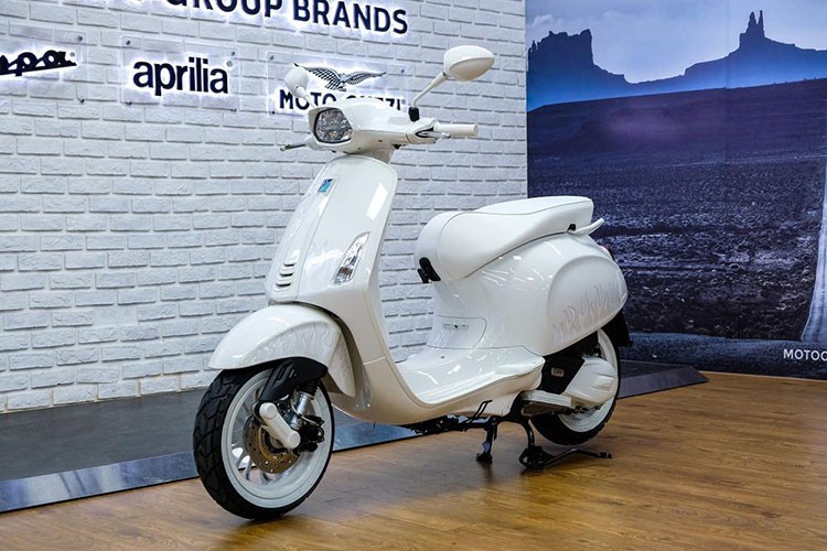 Can canh Vespa Sprint Justin Bieber, tu 115,5 trieu tai Viet Nam-Hinh-11