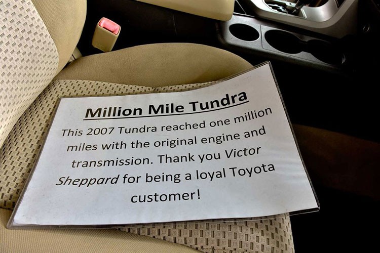Chu nhan chiec Toyota Tundra lan banh trieu dam duoc doi xe moi-Hinh-7