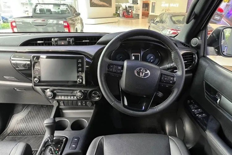 Can canh Toyota Hilux ban dac biet xam xi mang gia 848 trieu dong-Hinh-6