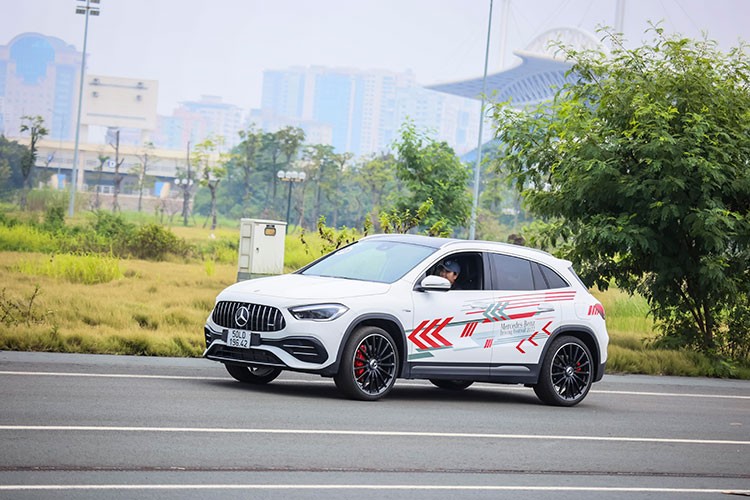 Mercedes-Benz dem dan xe hon 100 ty den truong dua F1 Viet Nam-Hinh-5