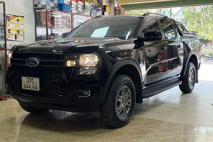 Ford Ranger 2022 ra bien 