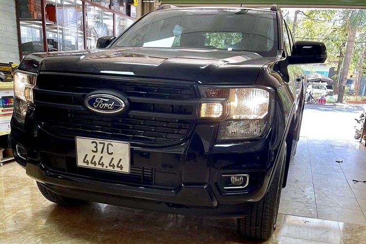 Ford Ranger 2022 ra bien 