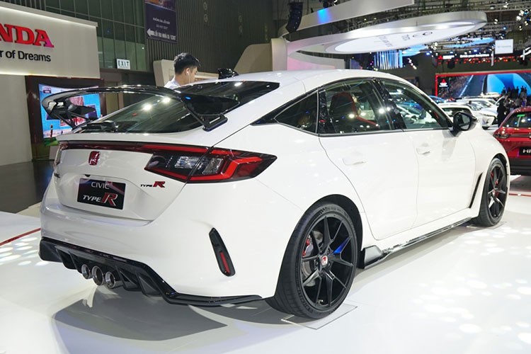 Civic Type R tiền tỷ - là điểm nhấn Honda Việt Nam tại VMS 2022 - Hình 12 Civic Type R tien ty - la diem nhan Honda Viet Nam tai VMS 2022-Hinh-12