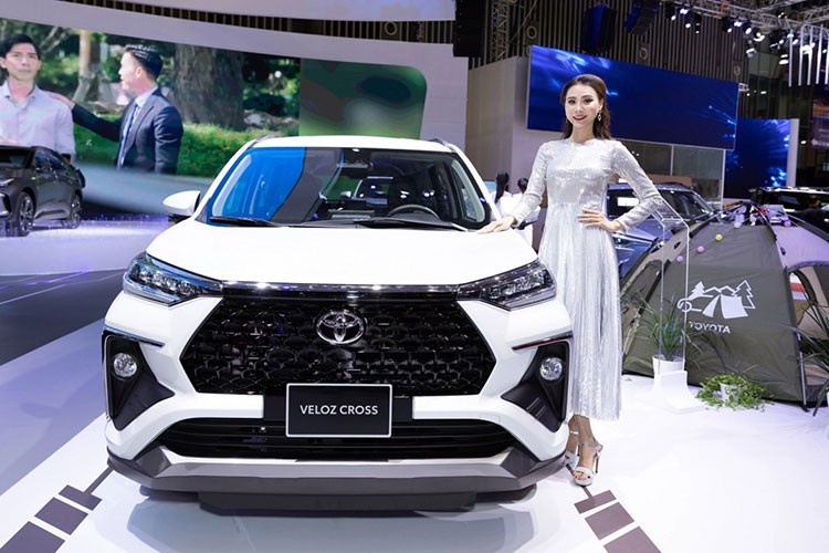Toyota Veloz Cross lap rap tai Viet Nam 