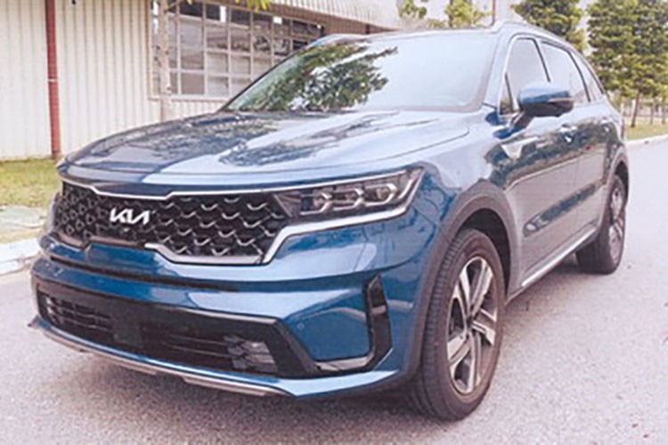 Can canh Kia Sorento HEV 2023 tai Viet Nam, Hyundai SantaFe de chung-Hinh-3