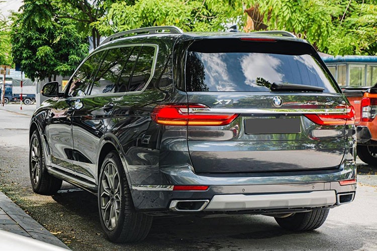 BMW X7 chinh hang chay 2 nam, dai gia Ha Noi 