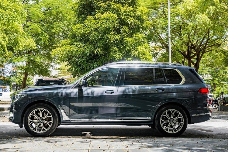 BMW X7 chinh hang chay 2 nam, dai gia Ha Noi 