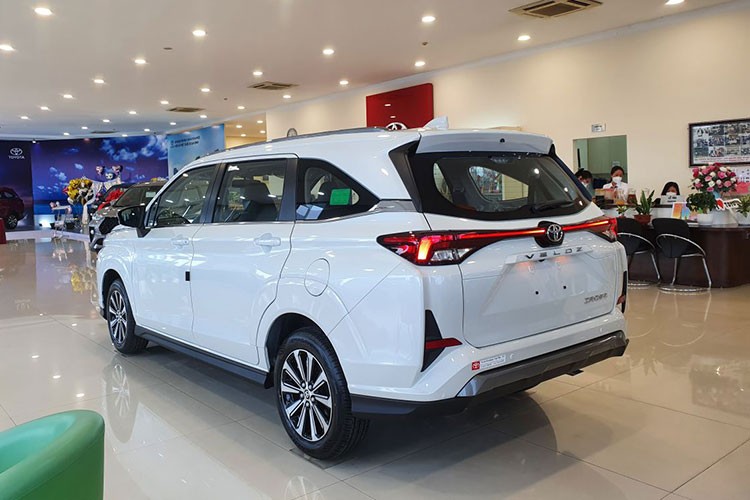 Mitsubishi Xpander tro lai ngoi 