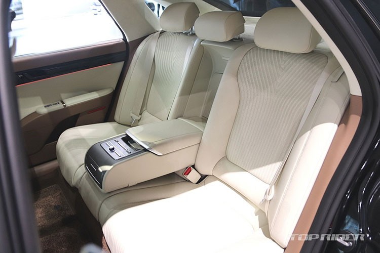 Hyundai Grandeur 2023 tu 702 trieu dong co gi ma 