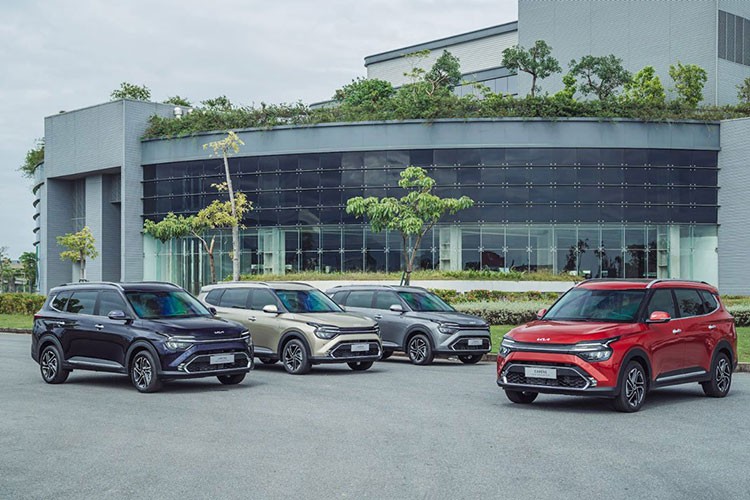 KIA Carens 2023 tai Viet Nam gia “chat”, doanh so co bet bat nhu Rondo?