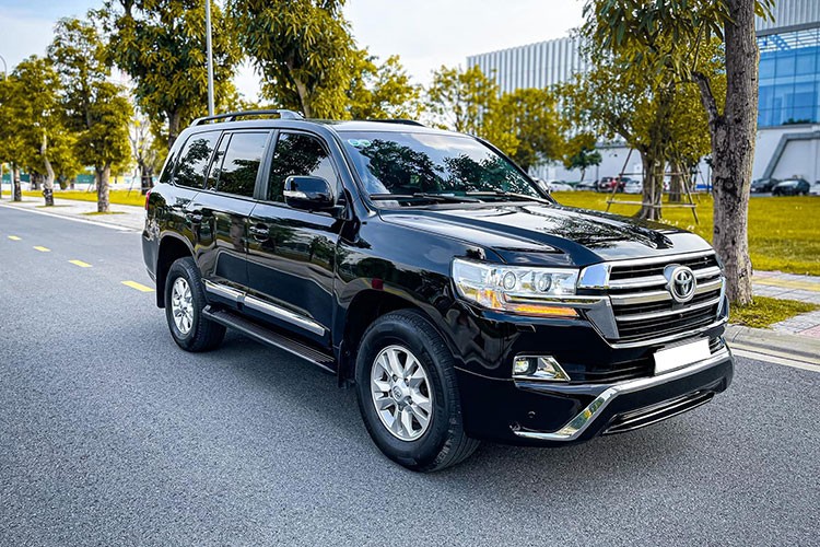 Toyota Land Cruiser chay chan 7 nam tai Viet Nam, lo chi 100 trieu dong