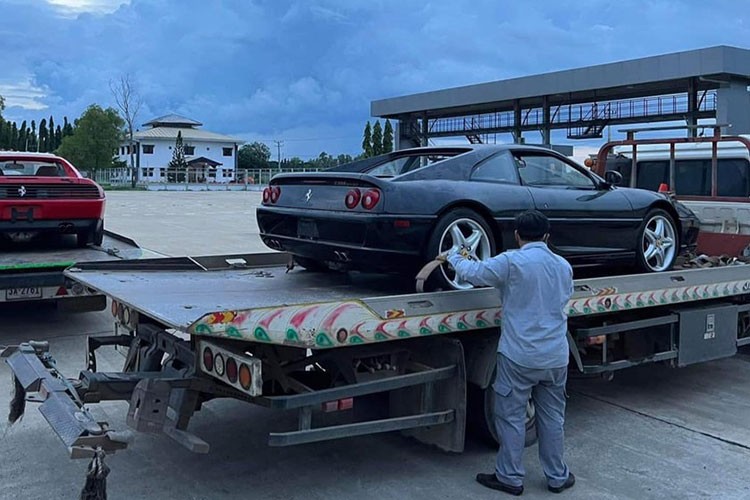 Ferrari F355 Berlinetta nam trong garage hon 1000 ty dong cua 