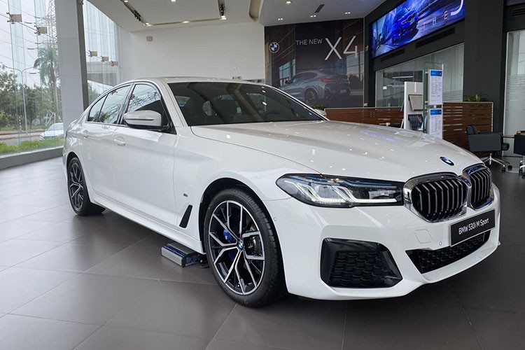 Xe sedan, SUV hang sang BMW dang giam toi 300 trieu tai Viet Nam-Hinh-2