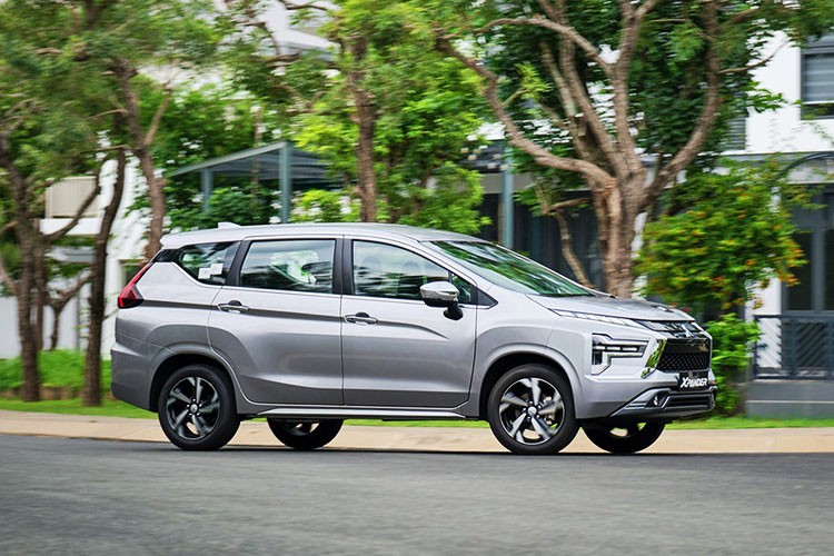 Mitsubishi Xpander khang dinh vi the 