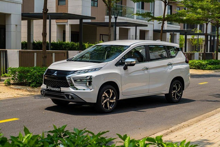 Mitsubishi Xpander khang dinh vi the 