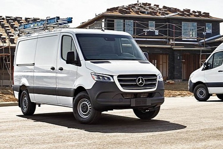 Mercedes-Benz trieu hoi gan 53.000 xe Sprinter loi co the gay chay