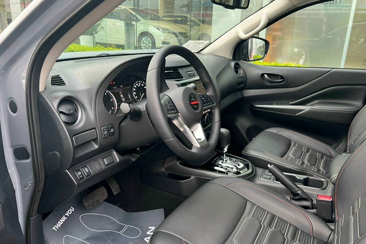 Nissan Navara tai Viet Nam 