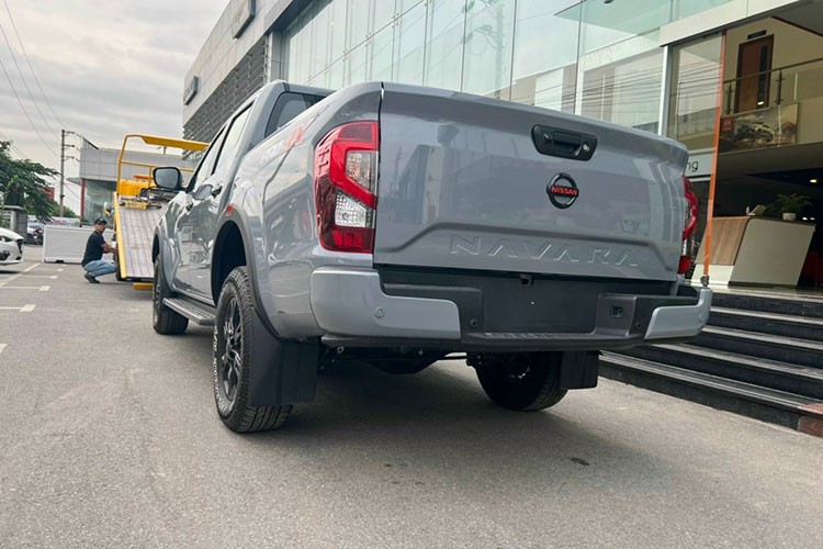 Nissan Navara tai Viet Nam 