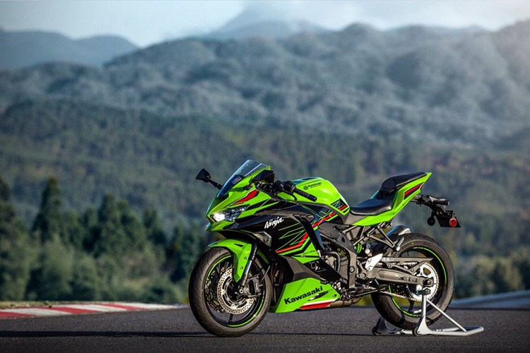 Kawasaki Ninja ZX-4R tu 379 trieu dong, dat ngang xe oto Kia Morning