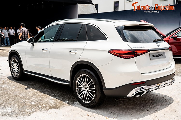 Can canh Mercedes-Benz GLC 2023 tai Viet Nam, tu 2,29 ty dong-Hinh-12