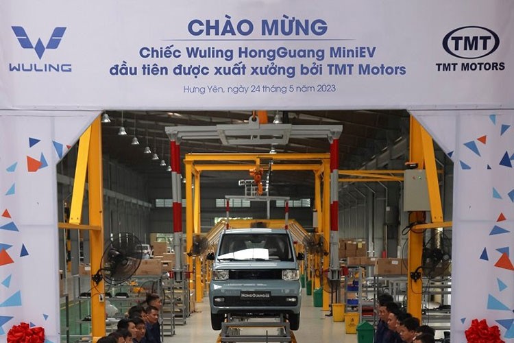 Chiec Wuling HongGuang Mini EV dau tien xuat xuong tai Viet Nam