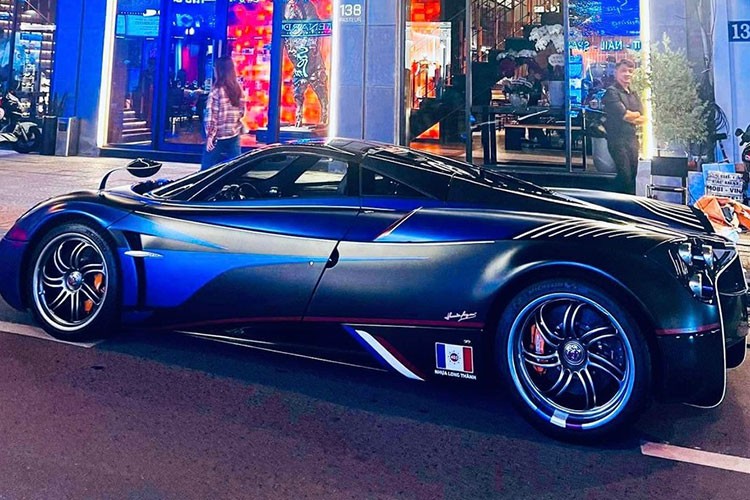 Minh Nhựa cưỡi Pagani Huayra hơn 80 tỷ hội ngộ cùng Cường Đô la - Hình 2 Minh Nhua cuoi Pagani Huayra hon 80 ty hoi ngo cung Cuong Do la-Hinh-2