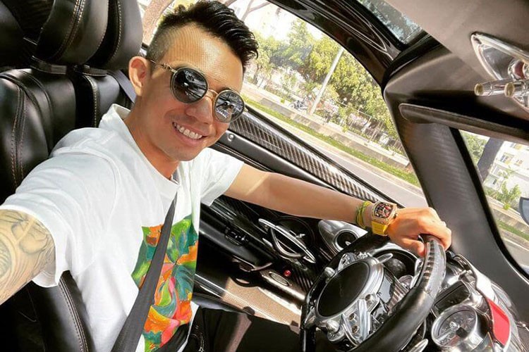Minh Nhựa cưỡi Pagani Huayra hơn 80 tỷ hội ngộ cùng Cường Đô la - Hình 6 Minh Nhua cuoi Pagani Huayra hon 80 ty hoi ngo cung Cuong Do la-Hinh-6