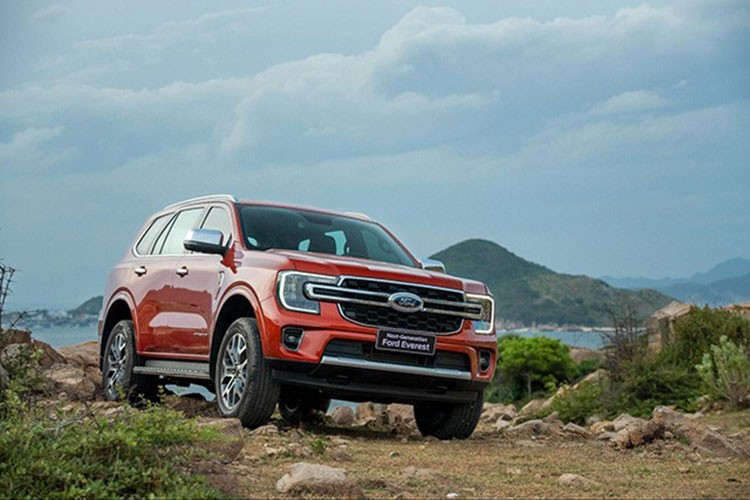 Top xe SUV 7 cho tai Viet Nam thang 5/2023, Ford Everest dan dau-Hinh-2