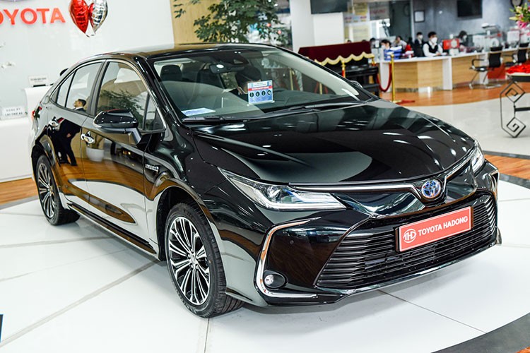 Toyota Corolla Altis giam 75 trieu dong, 