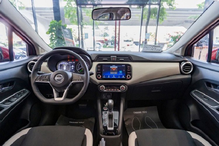 Nissan Almera tai Viet Nam giam gan 80 trieu dong, 