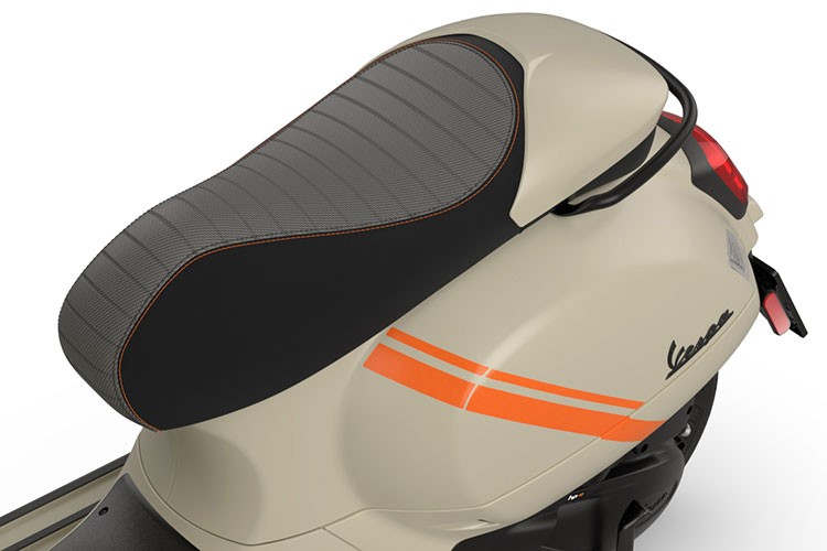 Vespa GTV 2023 gan 160 trieu tai Viet Nam, 