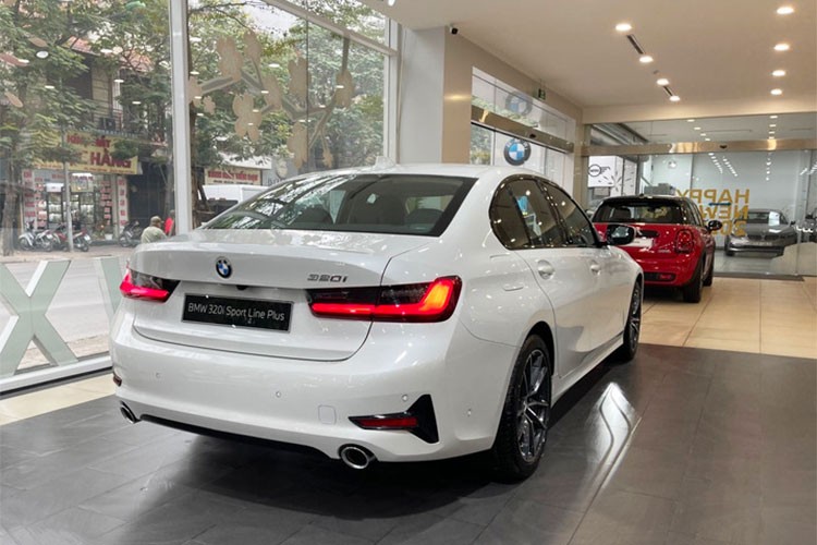 BMW 320i Sport Line hon 1,4 ty tai Viet Nam, re hon Toyota Camry-Hinh-9